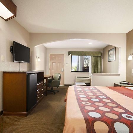 Super 8 Baton Rouge/I-12 Motel Exterior photo