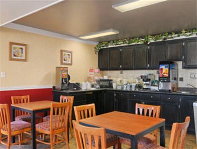 Super 8 Baton Rouge/I-12 Motel Room photo