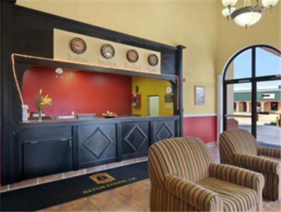 Super 8 Baton Rouge/I-12 Motel Interior photo